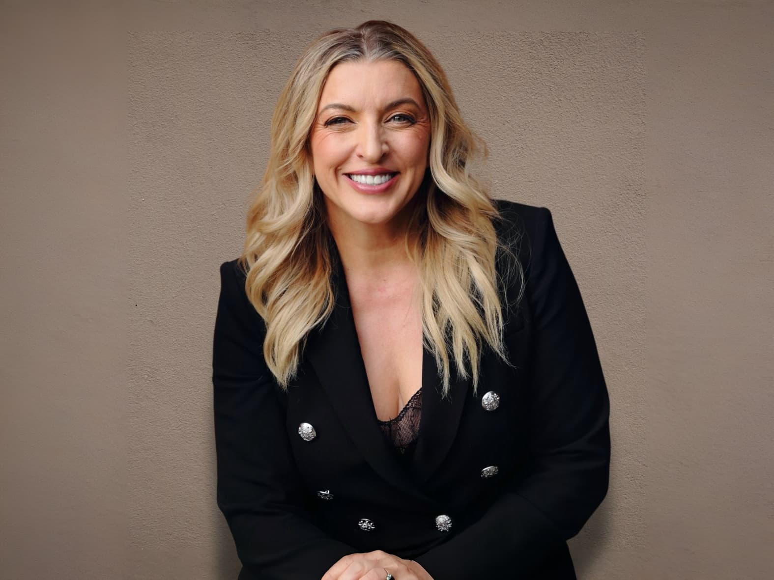 Real Estate Agents Face a 'Mirror Problem': Industry Leader Calls for Narrative Change to Restore Trust and Value