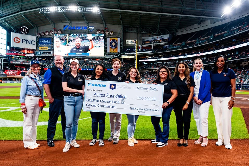 Daikin y la Fundación Astros lanzan el programa 'Comunidades Frescas' con una donación de $55,000