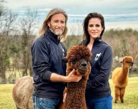 Emprendedores de Texas Construyen la Mayor Operación de Alpacas de Maryland con Visión de Agricultura Sostenible