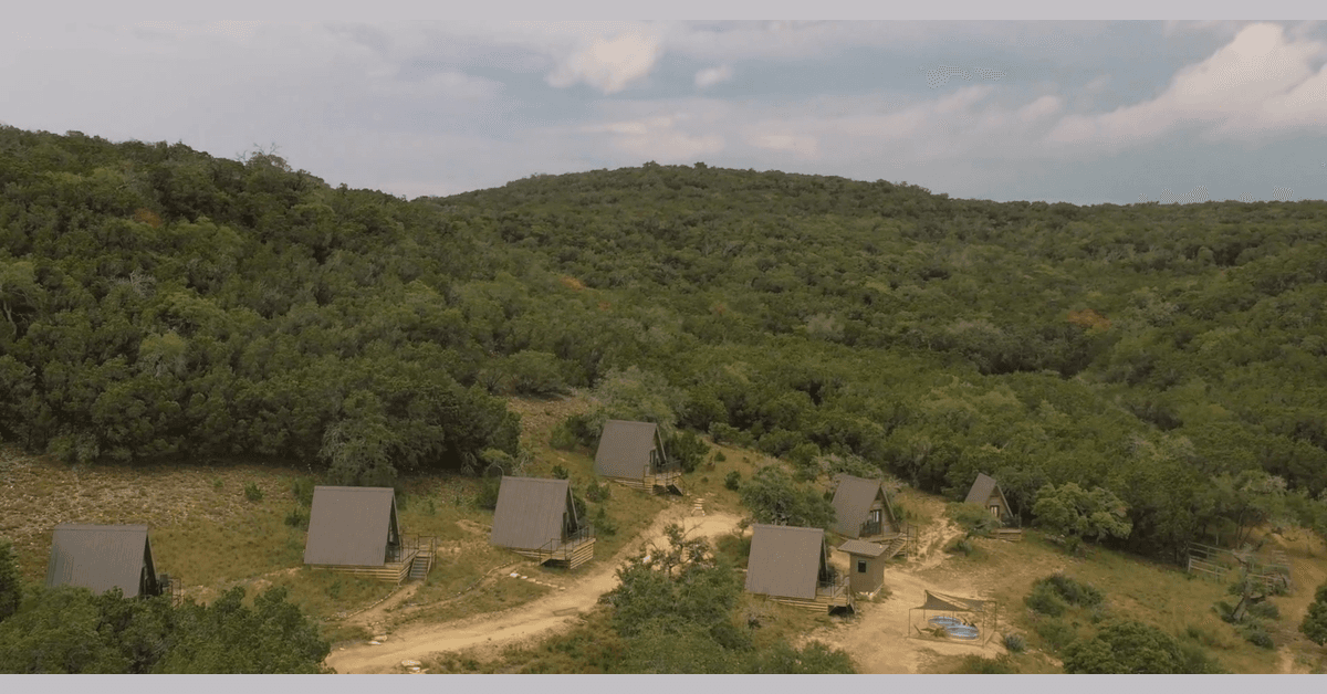 El Destino de Glamping Charmadillo Muestra el Crecimiento del Turismo Sostenible en Texas Hill Country