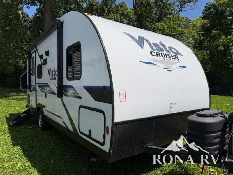 Rona RV LLC Expande su Inventario en Ohio con Gulf Stream Vista Cruiser y Dutchmen Voltage Toy Haulers
