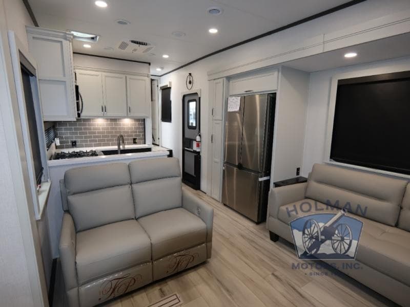 Holman RV amplía su inventario de Keystone Alpine y Cougar para los campistas del área de Cincinnati