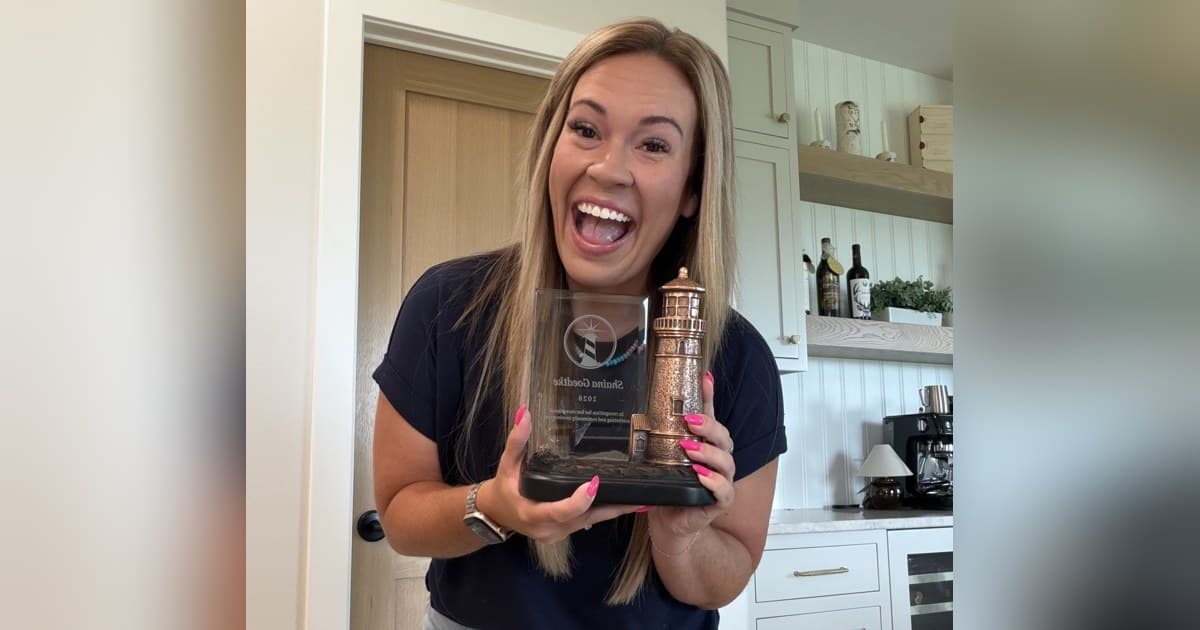 La agente inmobiliaria de Sioux Falls, Shaina Goedtke, nombrada Agente Reconocida 2026 por el Lighthouse Marketing Institute por su impacto comunitario y excelencia en marketing