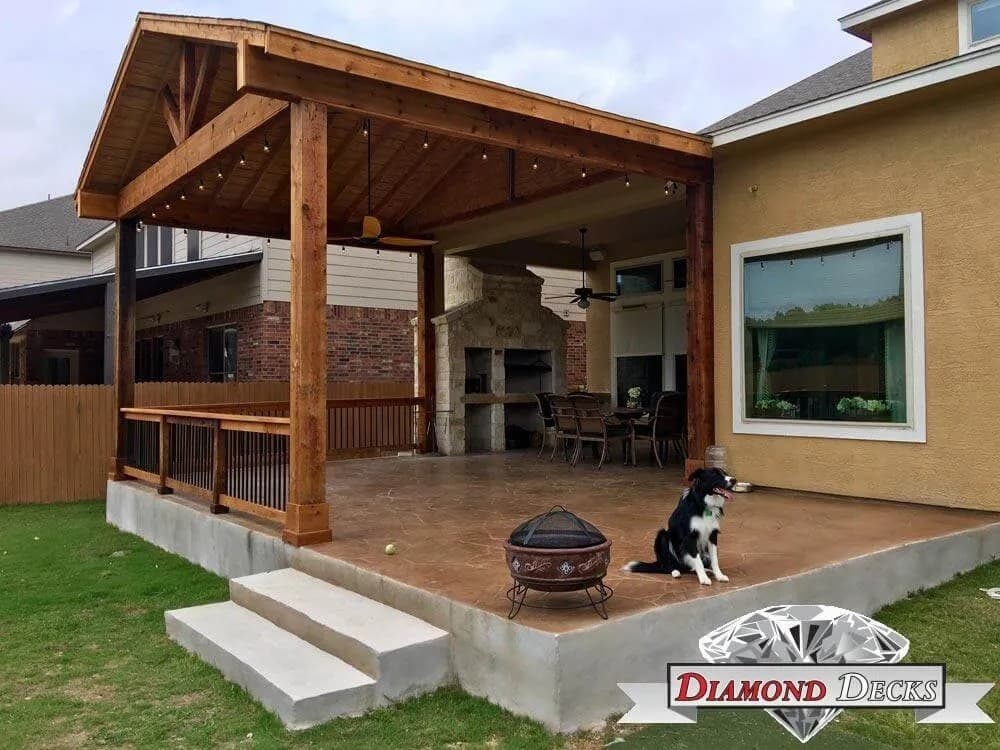 Diamond Decks: Elevando los hogares de San Antonio con espacios exteriores compuestos