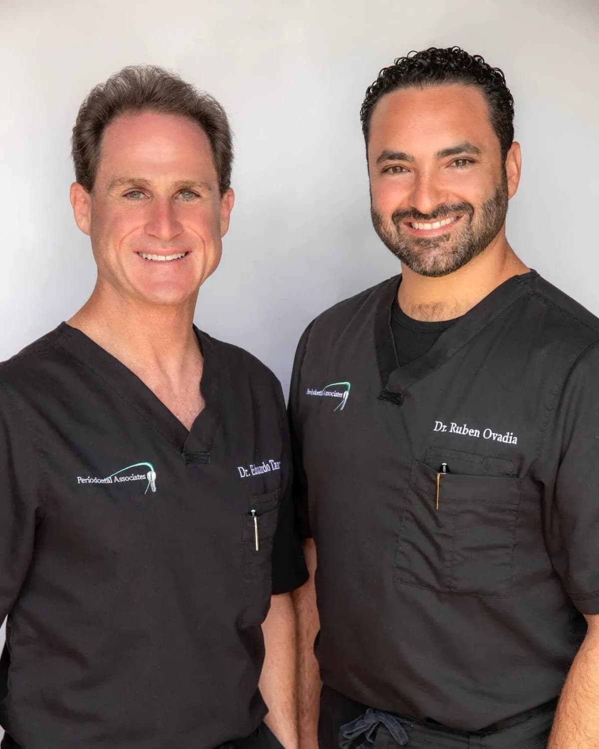 Dallas Periodontal Associates destaca credenciales certificadas por la junta y atención ampliada