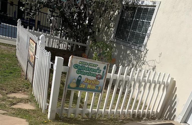 Nuevas Vacantes de Guardería para Bebés en Centro con Licencia en Pacoima