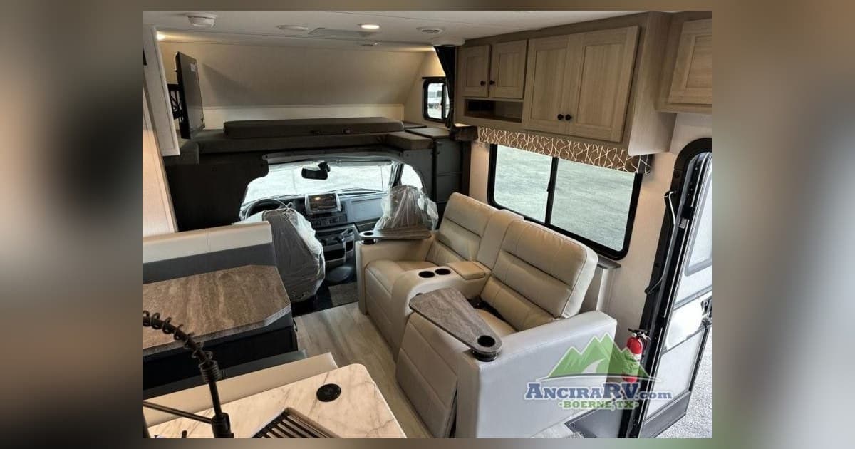Ancira RV de Boerne destaca las autocaravanas Clase C y un remolcable compacto en la actualización de su inventario