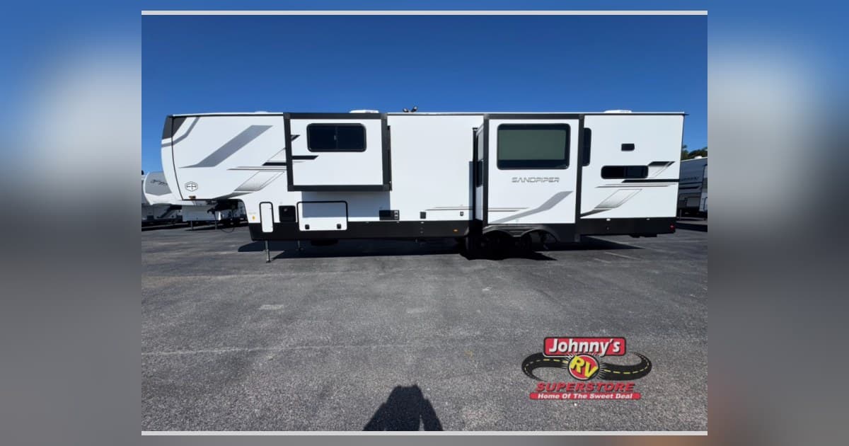 Johnny's RV Superstore amplía su inventario de quinta rueda con los nuevos modelos Sandpiper y Heritage Glen