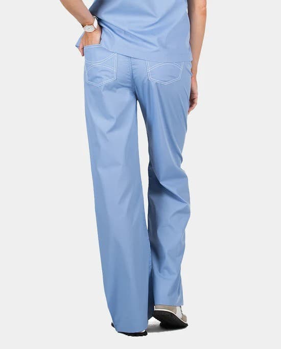 Blue Sky Scrubs Lanza Colección de Pantalones de Pijama Clásicos Diseñados para las Exigencias Sanitarias