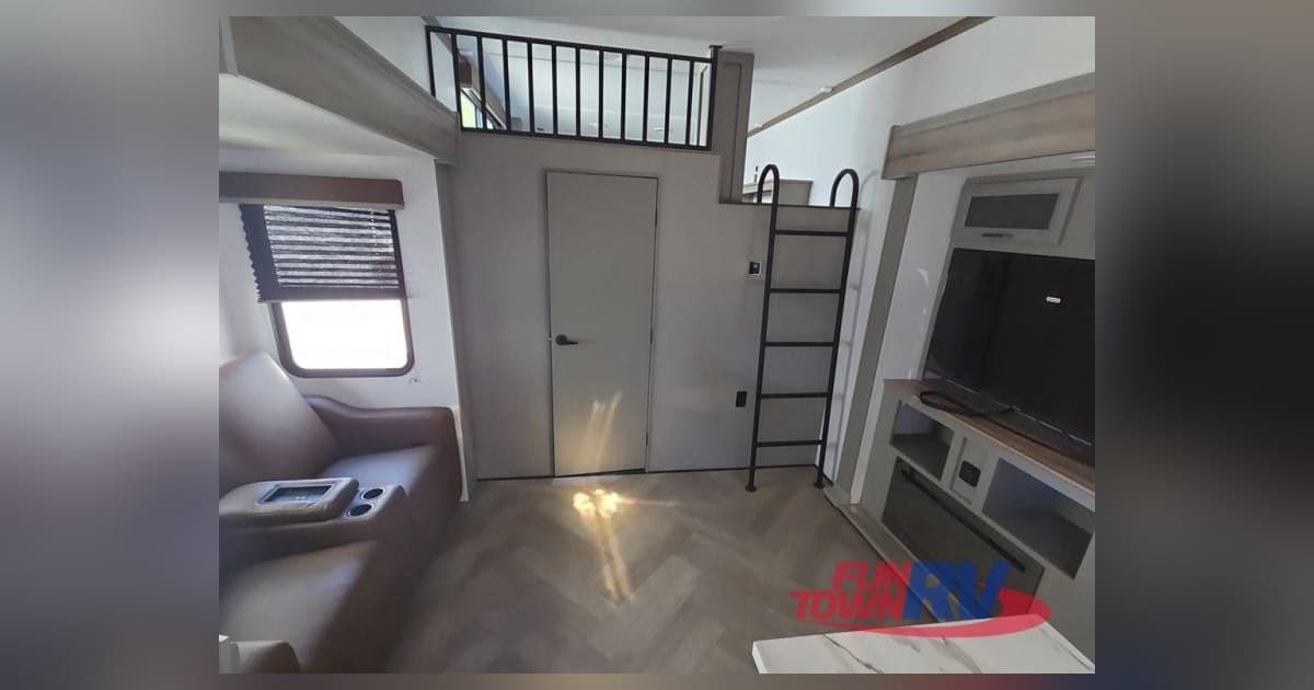 Johnny’s RV Superstore Expands Inventory with New Forest River Sandpiper Fifth Wheels, Offering More Options for Gulf Coast RV Buyers