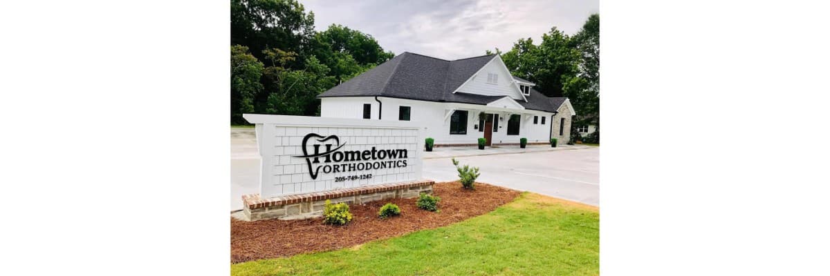 Hometown Orthodontics Expande los Servicios de Invisalign para Familias de Pinson