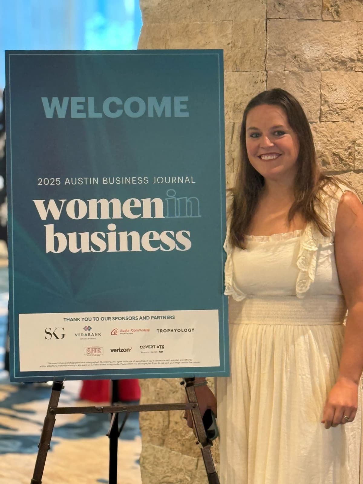 Ashley Stroud, COO de Plumbing Outfitters, recibe el Premio Mujeres en los Negocios 2025 del Austin Business Journal