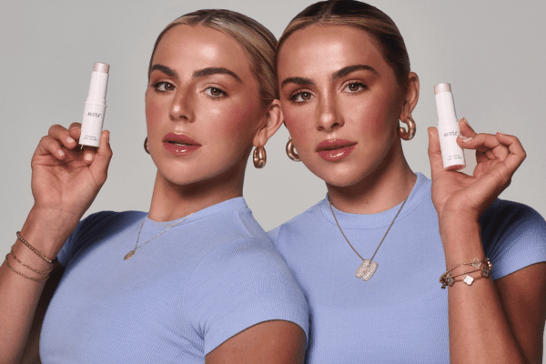 Hustle Beauty Lanza un Innovador Bálsamo Iluminador para el Contorno de Ojos, Combinando los Beneficios del Cuidado de la Piel y el Maquillaje
