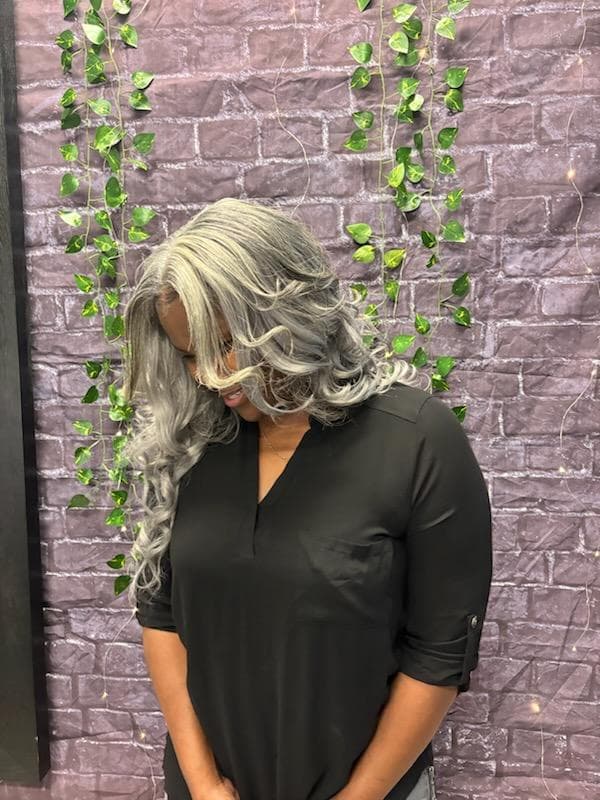 Akasha's Crown Therapy abre en Fort Worth, ofreciendo servicios de cuidado capilar holístico