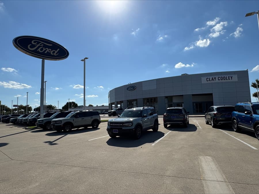 Clay Cooley Auto Group se expande en Arlington con la adquisición de Don Davis Ford